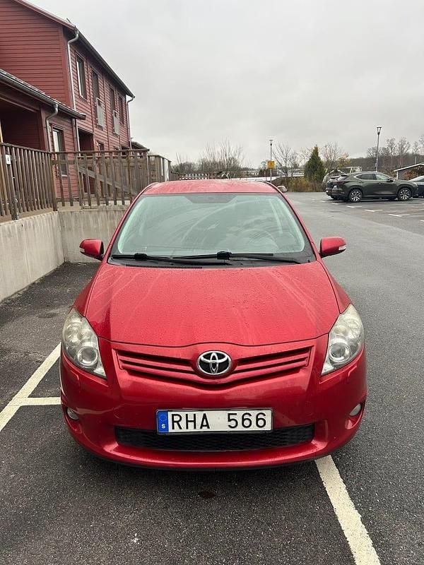 Begagnad 2011 Toyota Auris Halvkombi | 39 000 kr (Bra pris) - Bild 1/4