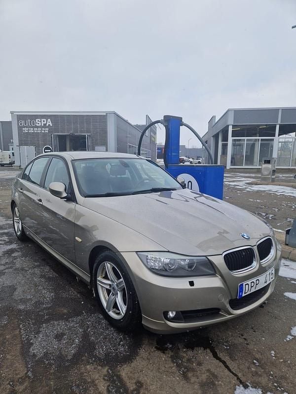 Begagnad 2010 BMW 320 Efficient Dynamics Sedan | 79 000 kr (Marknadspris) - Bild 1/4