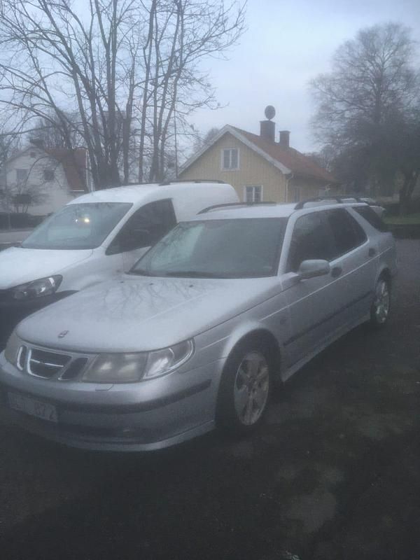 Begagnad 2004 Saab 9-5 Kombi | 6 000 kr (Superpris) - Bild 1/4