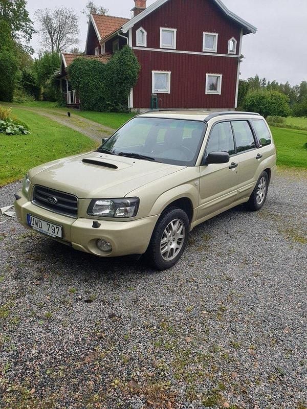 Gul Begagnad 2004 Subaru Forester SUV | 32 500 kr (Superpris) - Bild 1/4