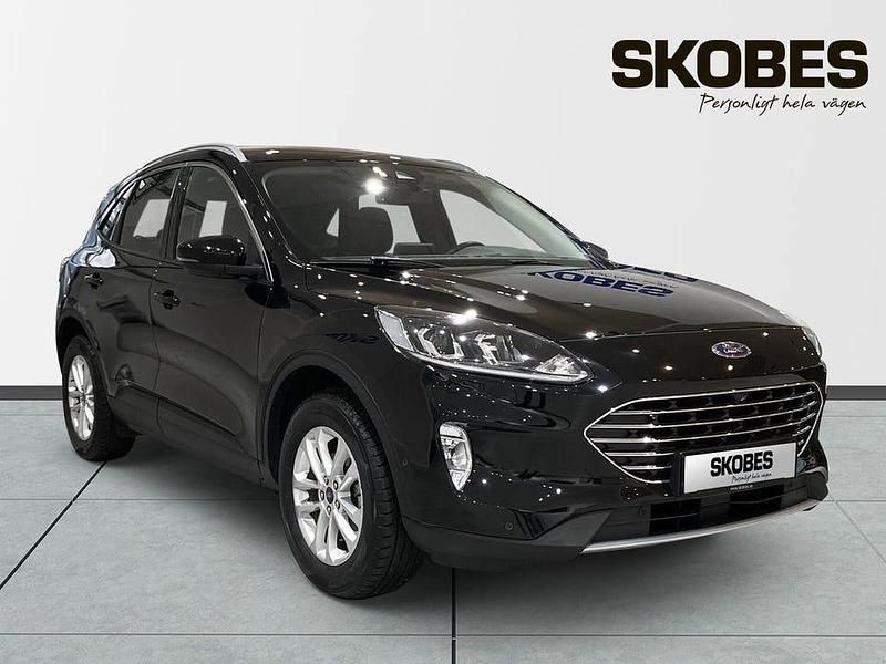 Svart Begagnad 2022 Ford Kuga Business Edition SUV | 269 900 kr (Marknadspris) - Bild 1/3