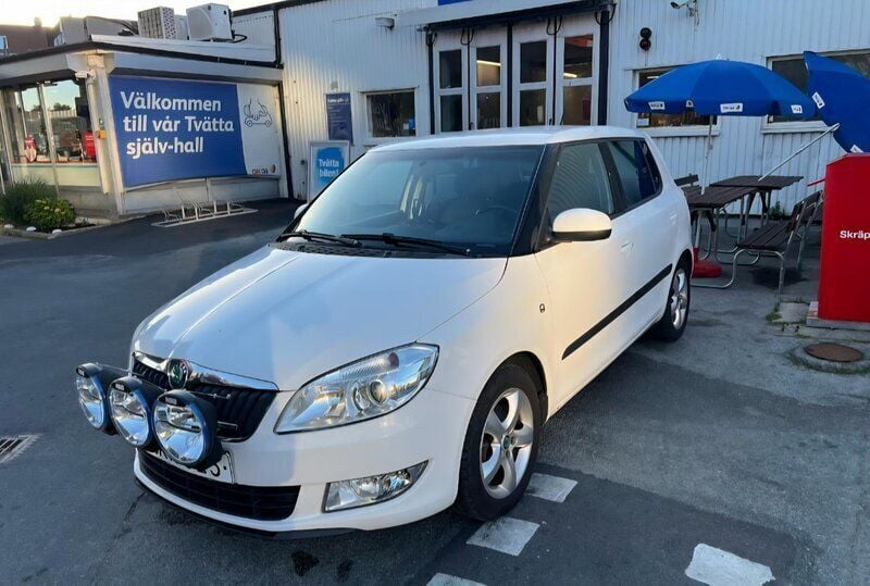 Vit Begagnad 2012 Skoda Fabia GreenLine Halvkombi | 40 000 kr - Bild 1/4