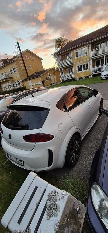 Vit Begagnad 2010 Seat Leon Style Halvkombi | 28 000 kr (Superpris) - Bild 1/4