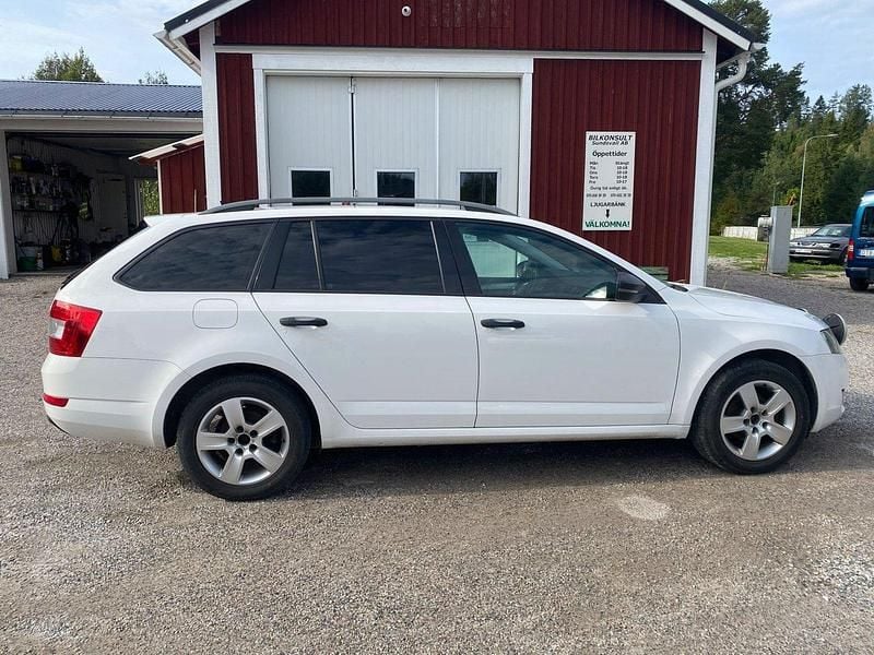 Vit Begagnad 2014 Skoda Octavia Kombi | 69 500 kr (Bra pris) - Bild 1/4