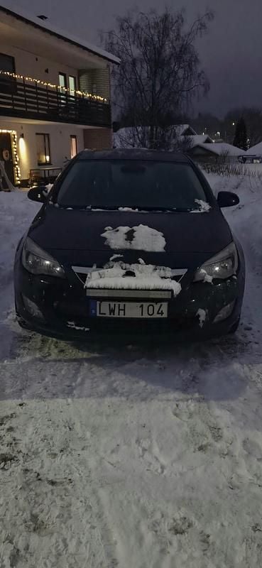 Begagnad 2011 Opel Astra Halvkombi | 25 000 kr (Marknadspris) - Bild 1/4