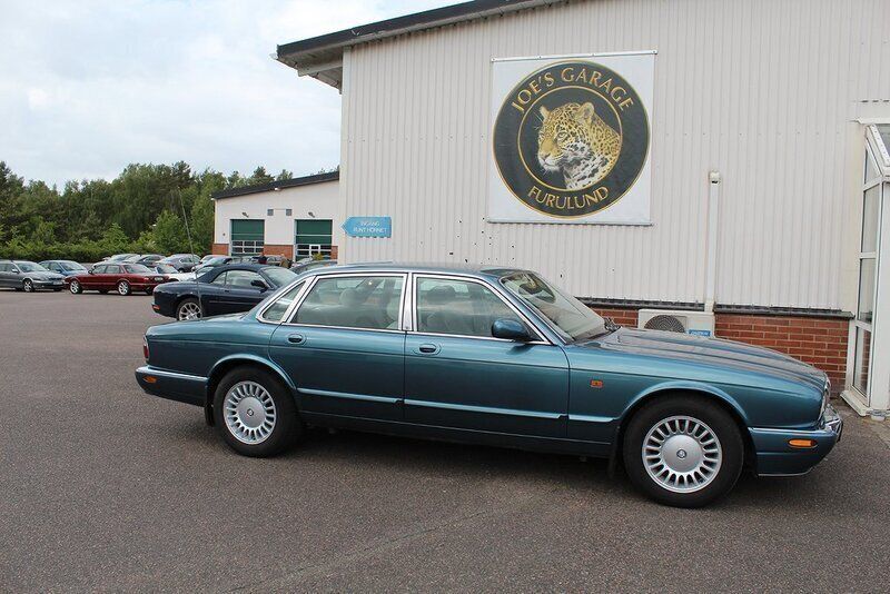 Ljusblå Begagnad 1999 Jaguar XJ Sovereign Sedan | 129 000 kr - Bild 1/4