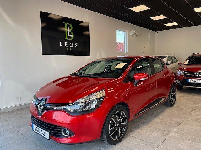Röd Begagnad 2015 Renault Clio IV Halvkombi | 84 900 kr (Marknadspris) - Bild 1/4