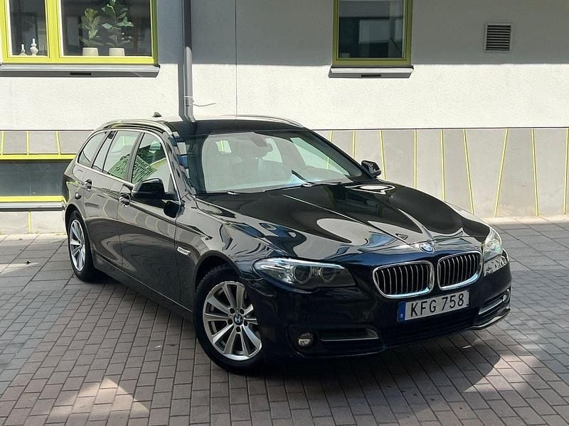Svart Begagnad 2015 BMW 520 Sport Line Kombi | 185 000 kr (Marknadspris) - Bild 1/4