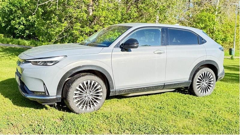 Grå Begagnad 2024 Honda e:Ny1 SUV | 300 211 kr - Bild 1/4