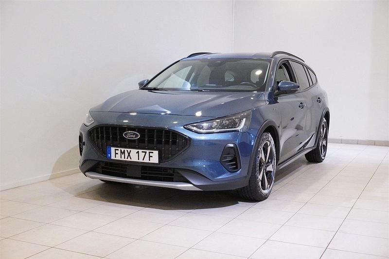 Blå (chrome blue) Begagnad 2022 Ford Focus Active Kombi | 179 900 kr (Superpris) - Bild 1/4