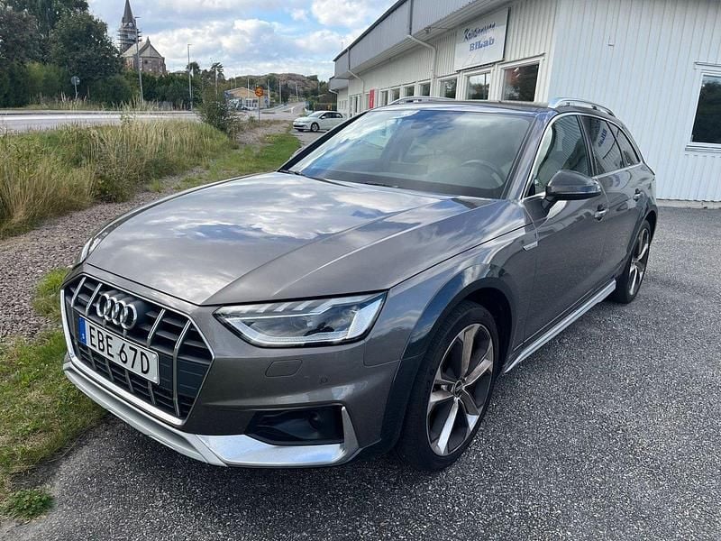Grå Begagnad 2022 Audi A4 Allroad Sport Kombi | 409 000 kr (Dyr) - Bild 1/4