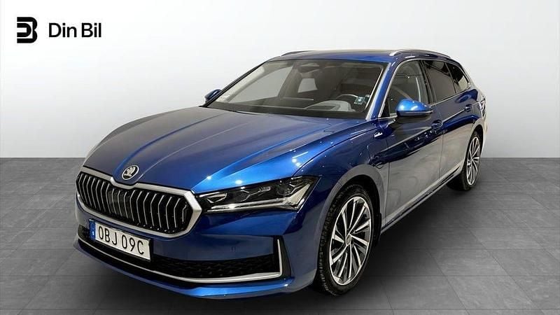 Blå Begagnad 2025 Skoda Superb LAURIN & KLEMENT Kombi | 459 900 kr (Dyr) - Bild 1/4