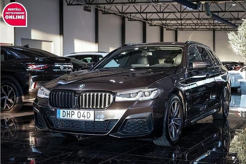 Grå Begagnad 2022 BMW 530 M Sport Kombi | 359 500 kr (Superpris) - Bild 1/4