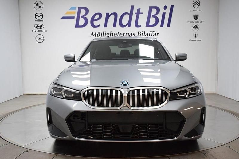 Ny BMW 330 M Sport 292 HK (214 kW) 2025 Skyscraper grey metallic Sedan