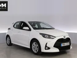Vit Begagnad 2023 Toyota Yaris Hybrid Active Halvkombi | 229 900 kr (Lite dyr)