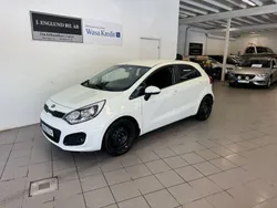 Vit Begagnad 2013 Kia Rio Halvkombi | 129 900 kr (Lite dyr)