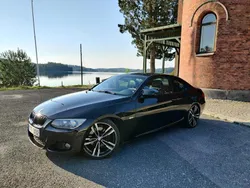 Svart Begagnad 2010 BMW 325 Comfort Edition Sportkupé | 135 000 kr (Marknadspris)