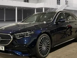 Mörkblå (nautiskblå metallic ) Begagnad 2024 Mercedes E300 Advanced Plus Kombi | 619 000 kr (Dyr)