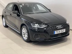 Svart (brilliantsvart) Begagnad 2023 Audi A3 Sportback Proline Halvkombi | 265 000 kr (Marknadspris)
