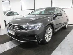 Mörkgrå Begagnad 2021 VW Passat GTE Sedan | 239 500 kr (Marknadspris)