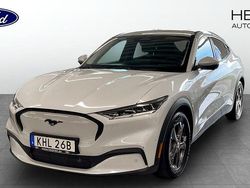 Vit (white) Begagnad 2022 Ford Mustang Mach-E Standard Range SUV | 340 000 kr (Marknadspris)
