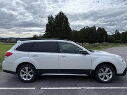 Vit Begagnad 2014 Subaru Outback SUV | 107 000 kr (Lite dyr)