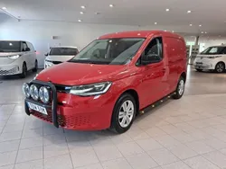 Röd (körsbärsröd) Begagnad 2022 VW Caddy Minibuss | 279 000 kr (Bra pris)