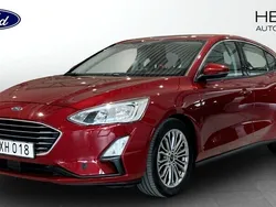 Röd (red) Begagnad 2018 Ford Focus Titanium Halvkombi | 149 900 kr (Marknadspris)