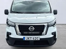 Vit Begagnad 2023 Nissan Primastar Minibuss | 329 000 kr (Marknadspris)