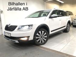 Vit Begagnad 2015 Skoda Octavia Scout Kombi | 129 900 kr (Marknadspris)