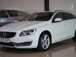 Vit Begagnad 2014 Volvo V60 Momentum Kombi | 99 500 kr (Marknadspris)