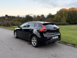 Svart Begagnad 2016 Volvo V40 Momentum Kombi | 119 000 kr (Bra pris)
