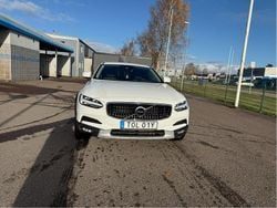 Vit Begagnad 2020 Volvo V90 CC Momentum Kombi | 285 000 kr (Bra pris)