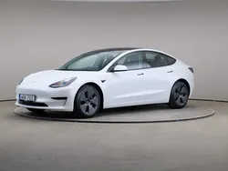 Vit Begagnad 2021 Tesla Model 3 Standard Range Plus Sedan | 259 000 kr (Bra pris)