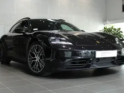 Svart Ny 2024 Porsche Taycan Sport Turismo Sedan | 1 579 800 kr (Dyr)