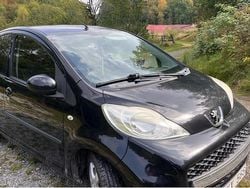 Svart Begagnad 2011 Peugeot 107 Halvkombi | 29 500 kr (Marknadspris)