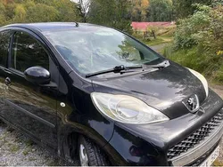 Svart Begagnad 2011 Peugeot 107 Halvkombi | 29 500 kr (Marknadspris)