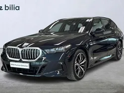 Svart Begagnad 2025 BMW 530e M Sport Kombi | 714 900 kr (Marknadspris)