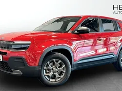 Röd (red) Ny 2024 Jeep Avenger Longitude SUV | 309 900 kr (Marknadspris)