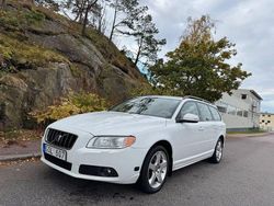Vit Begagnad 2008 Volvo V70 Momentum Kombi | 34 500 kr (Marknadspris)