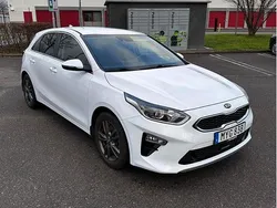 Vit Begagnad 2021 Kia Ceed Advance Halvkombi | 189 000 kr (Marknadspris)