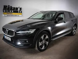Svart Begagnad 2021 Volvo V60 CC Momentum Kombi | 379 500 kr (Dyr)
