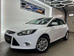 Vit Begagnad 2013 Ford Focus Titanium Halvkombi | 49 900 kr (Marknadspris)