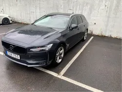 Grå Begagnad 2018 Volvo V90 Momentum Kombi | 220 000 kr (Marknadspris)