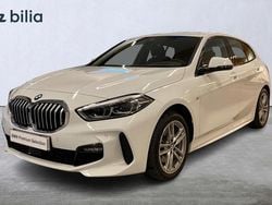 Vit Begagnad 2022 BMW 118 M Sport Halvkombi | 289 000 kr (Dyr)