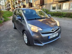 Grå Begagnad 2012 Toyota Verso-S Multidrive S Minibuss | 50 000 kr (Marknadspris)