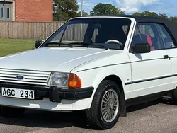 Vit Begagnad 1985 Ford Escort Cabriolet Cab | 59 900 kr