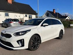 Vit Begagnad 2021 Kia Ceed Sportswagon Kombi | 210 000 kr (Marknadspris)