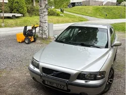 Grå Begagnad 2002 Volvo S60 Business Edition Sedan | 20 000 kr (Marknadspris)