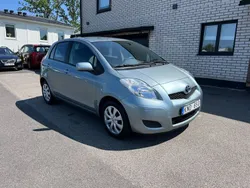 Grå Begagnad 2010 Toyota Yaris Halvkombi | 64 900 kr (Marknadspris)